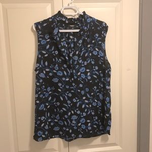 NWOT button sleeveless top